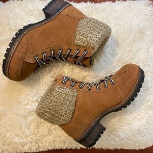 Very Volatile Los Angeles tan Pullman lace up booties in size 6.5 NIB